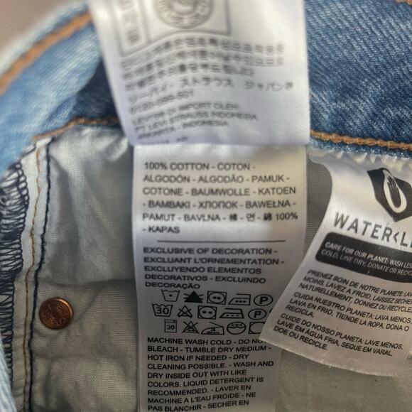 Levi’s Wedgie Straight Cutoff Denim Women’s Shorts Button Fly - Size 29 - Picture 5 of 6